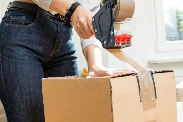 Alles ordnungsgemäß verpackt? Ein Zeuge oder eine Zeugin kann bei Retoure-Problemen mit einem Versandhändler wichtig werden. - © Christin Klose/dpa-tmn