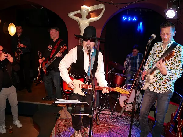 Die Bluesband "Special Offer" um Frontman Andreas Offer trat beim 27. Ohrenschmaus im Kaiserkeller auf. - © Archivfoto: Thomas Krügler