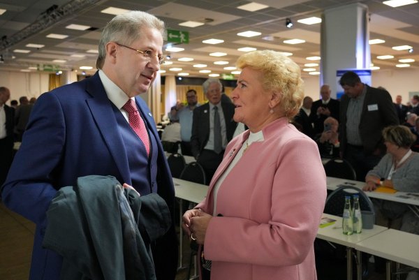 Damals noch Partner, heute erbitterte Gegner: Hans-Georg Maaßen und Sylvia Pantel. (Archivbild) - © Soeren Stache/dpa