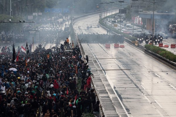 In vielen Landesteilen gibt es seit Tagen heftige Proteste. - © Donal Husni/ZUMA Press Wire/dpa