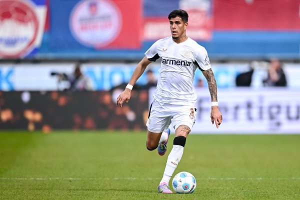 Piero Hincapie trägt wohl bald nicht mehr das Trikot von Bayer Leverkusen - © Harry Langer/dpa