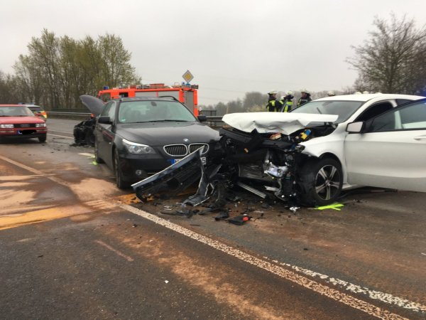Schwerer Unfall auf der Ostwestfalenstraße. - © Daniel Hobein