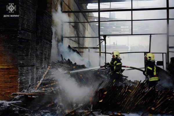 Erneut wurde die westliche Region Wolhynien angegriffen. (Archivfoto) - © Uncredited/Ukrainian Emergency Service/AP/dpa