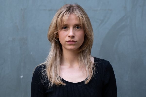 Lena Klenke hat sich in «Perfect Match» in Steffi Graf verwandelt. - © Sven Hoppe/dpa