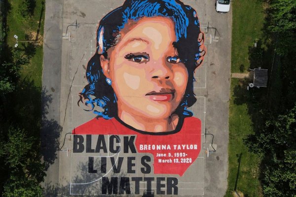 Der Name der 26-jährigen Breonna Taylor wurde zu einem Symbol der Bewegung gegen Rassismus und Polizeigewalt. (Archivbild) - © Julio Cortez/AP/dpa