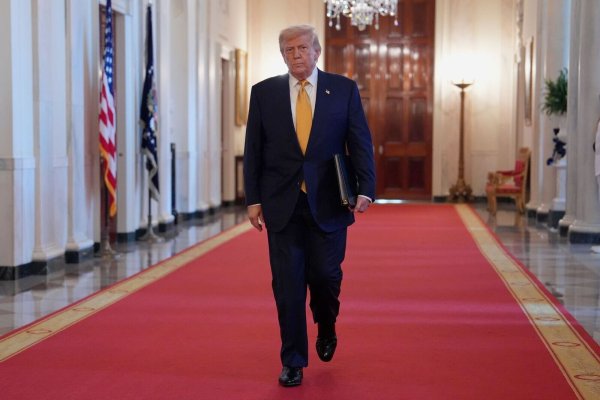 Trump springt Bolsonaro zur Seite. - © Evan Vucci/AP/dpa