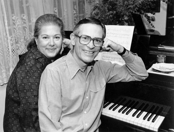 Das Liedtexter-Duo gewann drei Oscar-Trophäen. (Archivbild) - © Lennox McLendon/AP/dpa