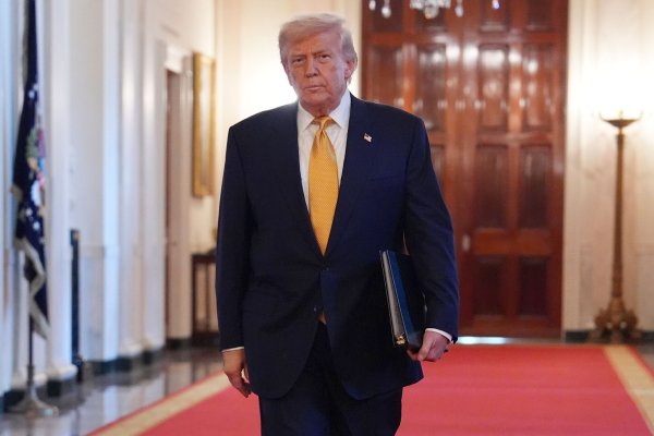 Trump bestreitet die Urheberschaft eines Briefes an Epstein. - © Evan Vucci/AP/dpa