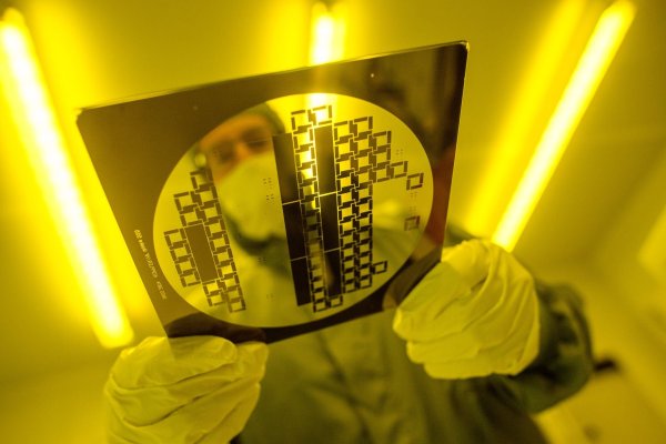 Kommt es nach den auf Eis gelegten Plänen von Intel doch noch zum Bau einer Chip-Fabrik bei Magdeburg? (Archivbild) - © Klaus-Dietmar Gabbert/dpa