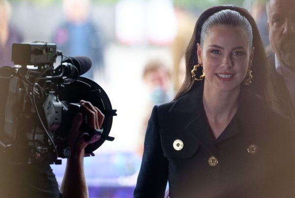 Stille statt Scheinwerfer: Lena Meyer-Landrut gönnt sich eine Auszeit vom Ruhm. (Archivbild) - © Henning Kaiser/dpa