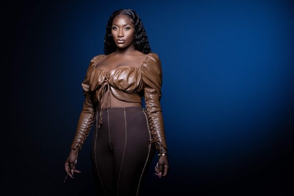 Die französische Sängerin Aya Danioko, alias Aya Nakamura, ist die erfolgreichste frankofone Musikerin weltweit. - © Joel Saget/AFP/dpa