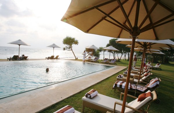 Entspannt im Urlaub: Der Vorteil der Absicherung, den Urlauber bei Pauschalreisen haben, bleibt trotz Individualisierung bestehen. - © Steffen Kugler/dpa