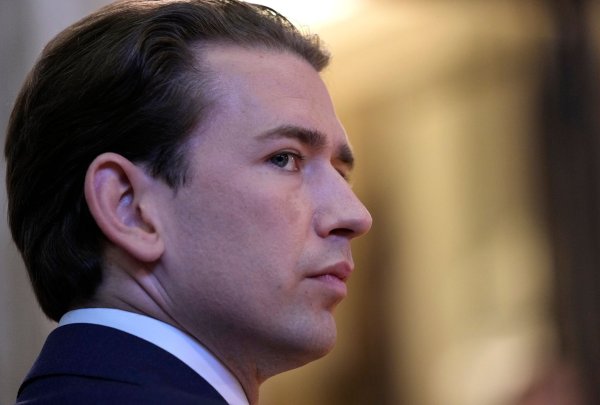 Österreichs ehemaliger Kanzler Sebastian Kurz (ÖVP) wird wegen des Verdachts der Falschaussage angeklagt. - © Darko Vojinovic/AP/dpa