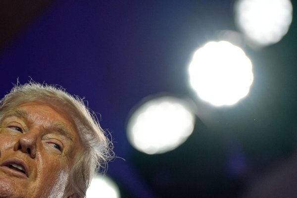 Trumps ist laut Medienberichten informiert worden, dass sein Name in den Epstein-Akten auftaucht. Der Kontext ist unklar. - © Julia Demaree Nikhinson/AP/dpa