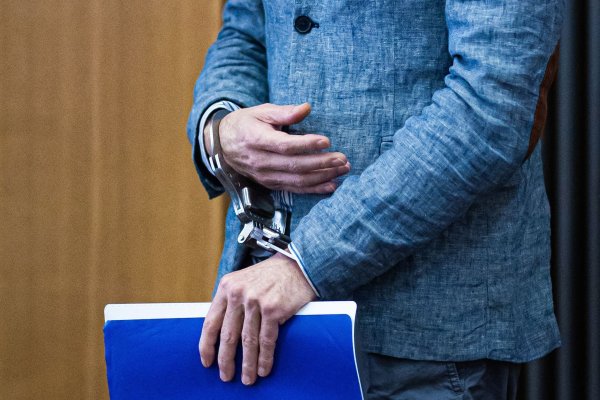 Der im Fall «Maddie» Verdächtige sitzt im Gefängnis. Wegen einer skurrilen Zahlung ist aber unklar, wie lange noch. (Archivbild) - © Moritz Frankenberg/dpa Pool/dpa
