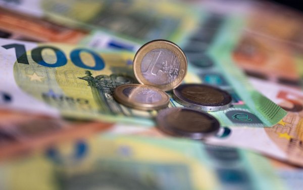 Finanzbildung oft lückenhaft (Symbolbild) - © Monika Skolimowska/dpa