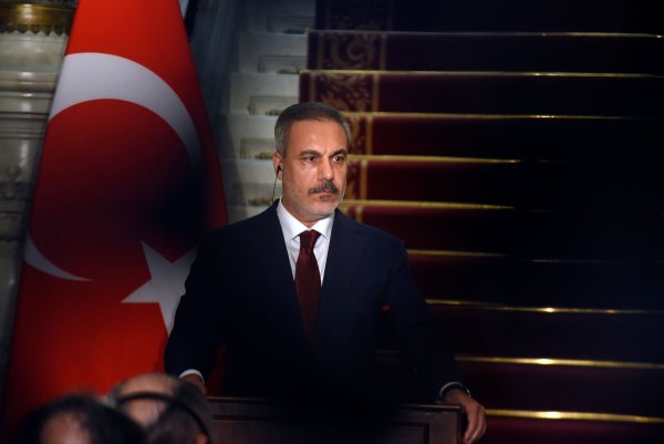 Der türkische Außenminister Hakan Fidan wird an dem Krisengipfel in Jordanien teilnehmen. (Archivbild) - © Tarek Wajeh/AP/dpa