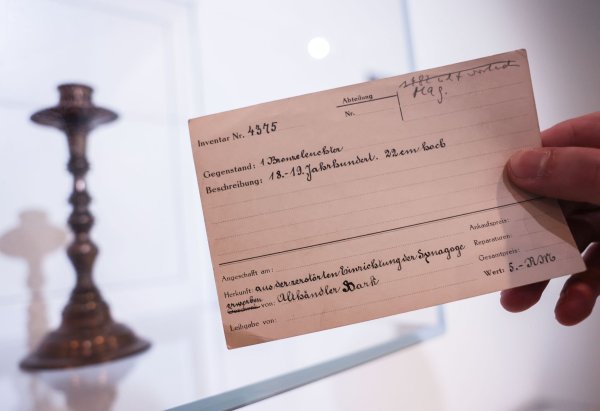 NS-Raubkunst, Kolonialismus und Enteignungen in der DDR-Zeit - eine spezielle Forschungsstelle unterstützt Kultureinrichtungen in Nordrhein-Westfalen bei der Suche nach entzogenen Kulturobjekten in ihren Beständen. - © Oliver Berg/dpa