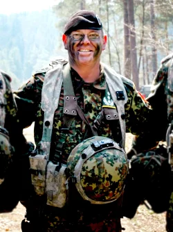 Oberst Jochen Geck w&auml;hrend einer &Uuml;bung in Bayern im Fr&uuml;hjahr 2019. Der 55-J&auml;hrige verl&auml;sst nach f&uuml;nf Jahren die Augustdorfer Kampftruppenbrigade und wechselt zum Amt f&uuml;r Heeresentwicklung nach K&ouml;ln. - &copy; Bundeswehr / Phillip Vogt