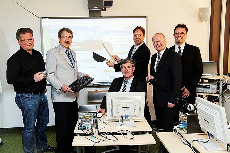Meik Sprenger, Gerd Töpper, Friedel Heuwinkel, Markus Rempe, Ludgerus Niklas und Thomas Wagenfeld (von links) suchen Azubis im Internet. - © Foto: Engelhardt