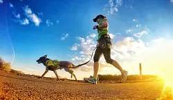 Anika Bollhorst l&auml;uft mit ihrem Hund Feeby t&auml;glich mehrere Kilometer. - &copy; Anika Bollhorst