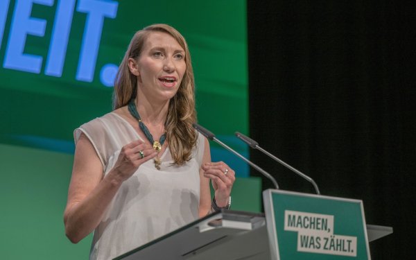 «Wir sind über 130.000 Grüne, so viele wie noch nie», sagt Emily Büning, die Politische Geschäftsführerin der Partei. (Archivbild) - © Monika Skolimowska/dpa