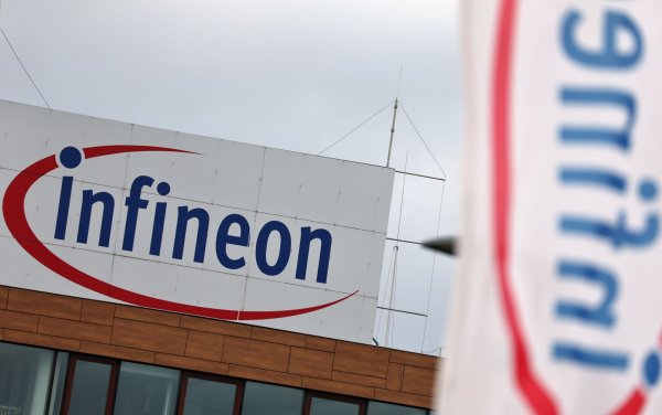 Infineon-Zentrale: Es läuft gerade eher zäh beim Halbleiterkonzern. - © Karl-Josef Hildenbrand/dpa