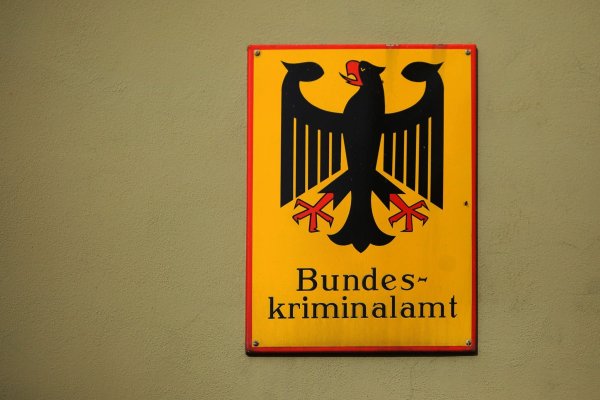 Das BKA hat den Aktionstag gegen Hasspostings im Netz koordiniert. (Archivbild) - © Fredrik von Erichsen/dpa