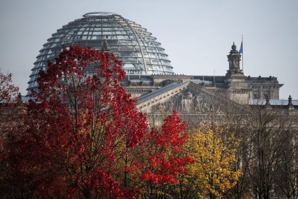 Was kann vor der Neuwahl im Bundestag noch für die Bürgerinnen und Bürgerinnen beschlossen werden? - © Hannes P. Albert/dpa