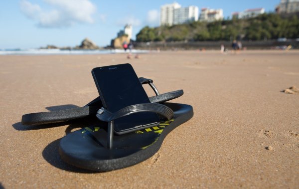 Handy in der Sonne - © Foto: Florian Schuh