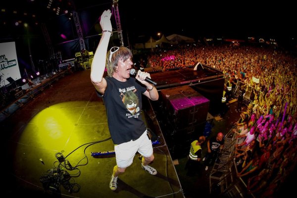 Dieser Mann hat es drauf: Mickie Krause tritt am Samstag bei der Mallorca-Party zu später Stunde am Schieder-See auf. Auch hier wird er sicherlich wieder alles geben. - © Kuenster