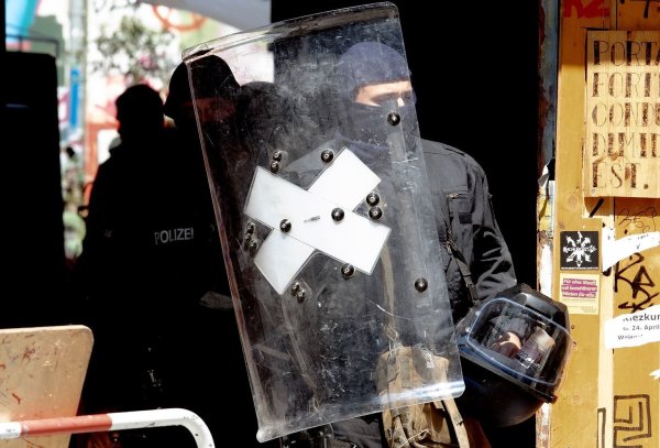 Einsatz beendet - © Foto: Paul Zinken/dpa-Zentralbild/dpa