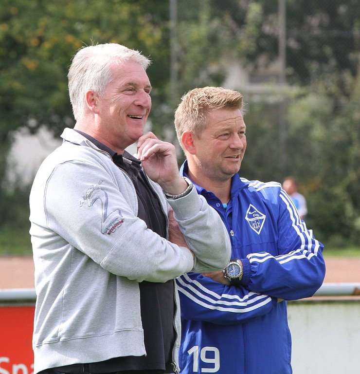 Können noch lachen: SC-Vorsitzender Frank Exner und Trainer Rene Hahne (rechts). - © Sebastian Lucas