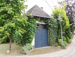 Historische Aufnahme: Das Foto ist am 19. März 1928 entstanden und zeigt (von links) Ernst Runte, Meister Richard Mötz, der die Schmiede von seinem Schwiegervater Friedrich Runte (geboren 1852) übernomen hatte, Albert Mötz, Walter Schnellert (aus Thüringen) und Richard Mötz. - © Foto: Sammlung Wiemann