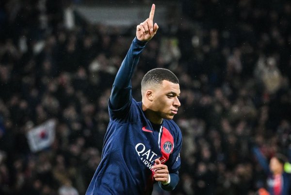 Starstürmer Kylian Mbappé setzte sich mit PSG gegen Metz durch. - © Matthieu Mirville/ZUMA Press Wire/dpa