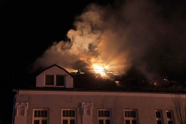 In einem Mehrfamilienhaus in Ludwigslust ist ein Feuer ausgebrochen. - © Ralf Drefin/dpa