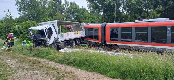 Die Bahnstrecke wurde bis auf weiteres gesperrt. - © Helmuth Riedl/Zema Medien/dpa