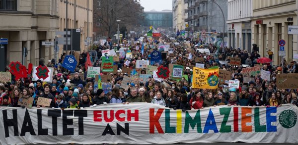 Die EU will bis Ende des Jahrzehnts eine Reduzierung der Treibhausgasemissionen um 55 Prozent. (Archivbild) - © Monika Skolimowska/dpa