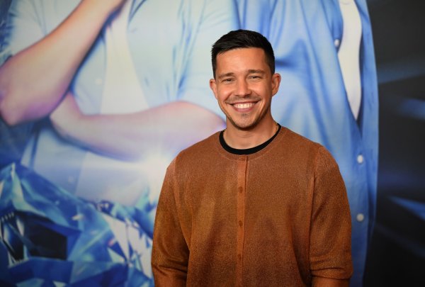 Nico Santos singt in seinem neuen Song über die Bedeutung von Heimat. (Archivbild) - © Felix Hörhager/dpa