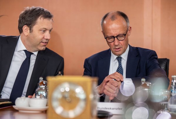 Viel Zeit bleibt nicht mehr bis zur Sommerpause, um die ersten großen Koalitionsprojekte auf den Weg zu bringen. (Archivbild) - © Michael Kappeler/dpa