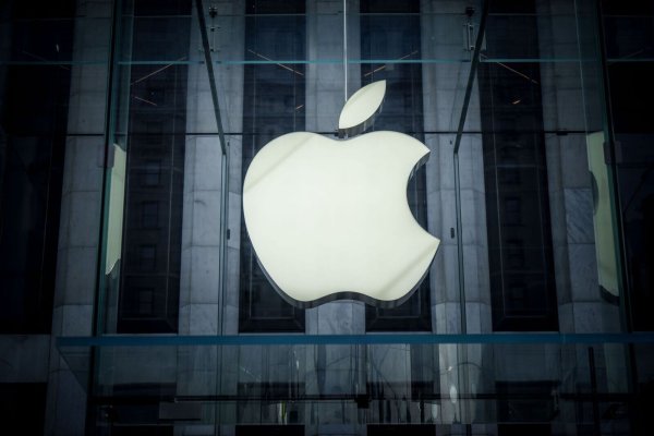 Die Deutsche Umwelthilfe verklagt Apple wegen irreführender Werbung (Archivbild) - © Michael Kappeler/dpa