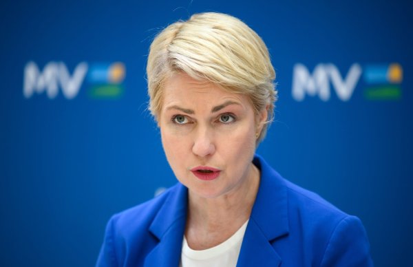 Mecklenburg-Vorpommerns Ministerpräsidentin Manuela Schwesig mahnt die Berliner Ampel-Regierung, ihre Streitigkeiten beizulegen. - © Bernd von Jutrczenka/dpa