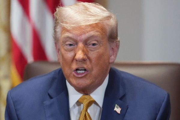 Trump wirft Putin vor, eine Menge Blödsinn zu erzählen. - © Evan Vucci/AP/dpa