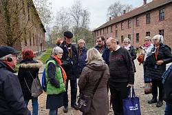 25 Mitglieder des "Arbeitskreises gegen das Vergessen" erkunden Auschwitz,. - &copy; Arbeitskreis gegen das Vergessen