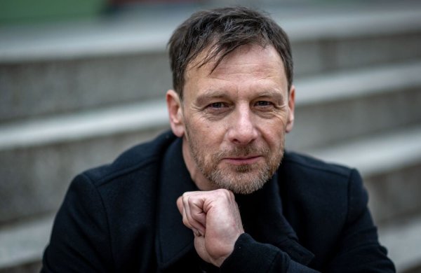 Comeback in Paraderolle: Hendrik Duryn spielt wieder Stefan Vollmer für die RTL-Serie «Der Lehrer». (Archivbild) - © Hendrik Schmidt/dpa