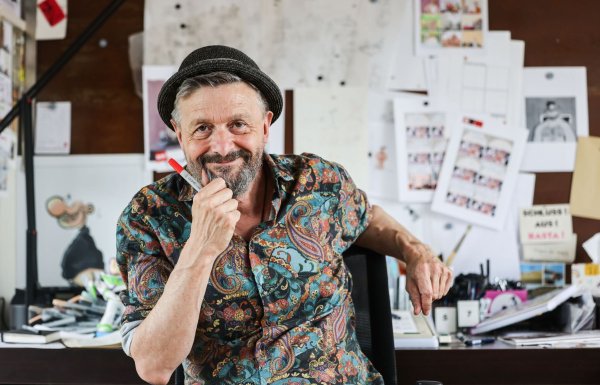 Ralf König ist schon seit 40 Jahren einer der erfolgreichsten deutschen Comiczeichner. - © Oliver Berg/dpa