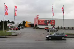 Ende Juni macht Alba Moda die Verkaufsfläche an der Daimlerstraße dicht. - © Katrin Kantelberg