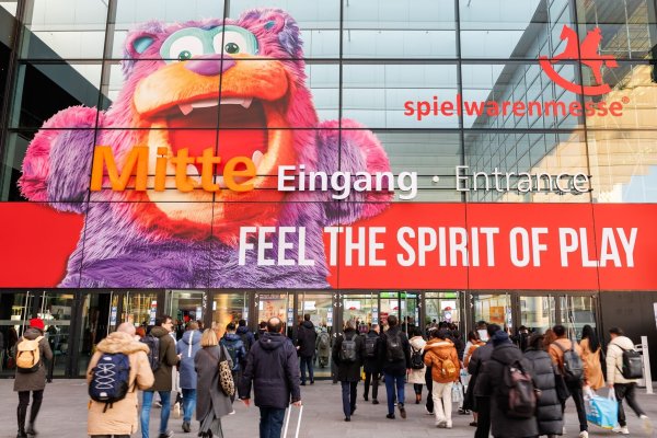 Vom 30. Januar bis 3. Februar 2024 trifft sich in Nürnberg die Spielzeugbranche auf der Internationalen Spielwarenmesse. - © Daniel Karmann/dpa