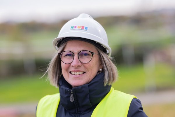 Die Landesgartenschau 2026 entsteht auf dem Gelände der ehemaligen Galopprennbahn in Neuss, Geschäftsführerin ist Annette Nothnagel. - © Rolf Vennenbernd/dpa