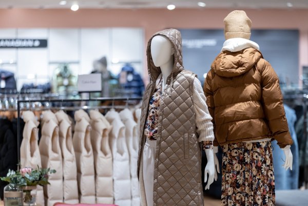 Intersport expandiert weiter - und mischt nun auch im Modehandel mit. (Symbolbild) - © Daniel Karmann/Deutsche Presse-Agentur GmbH/dpa